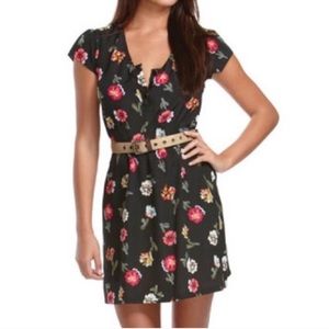 Tucker for target floral dress short sleeve v-neck black